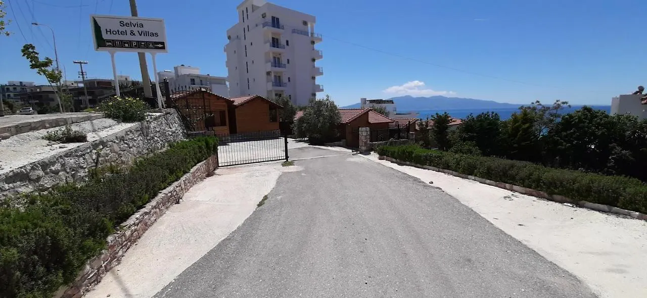 סרנדה Villa Skenderi 0*,