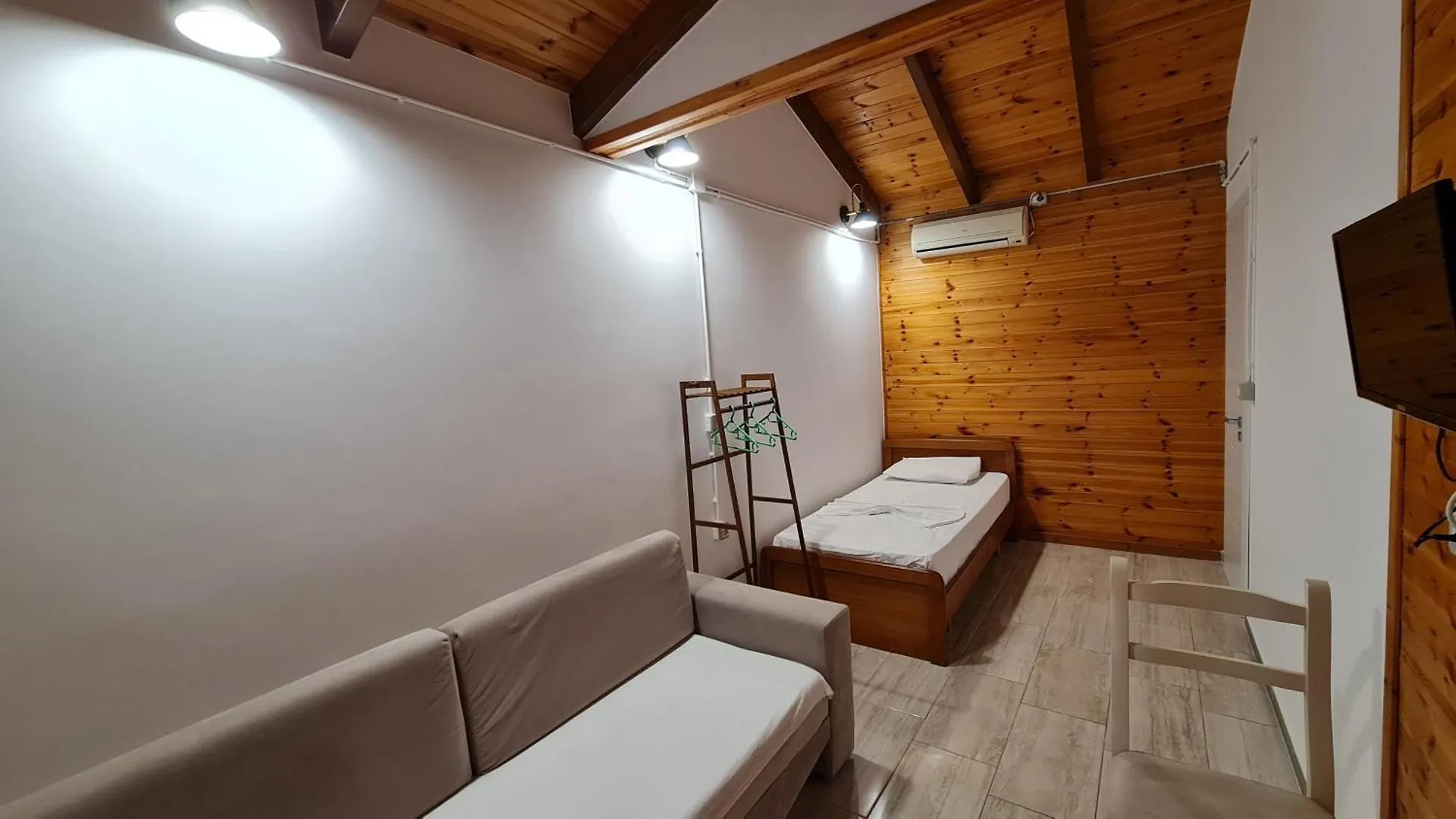Villa Skenderi Sarandë 0*,