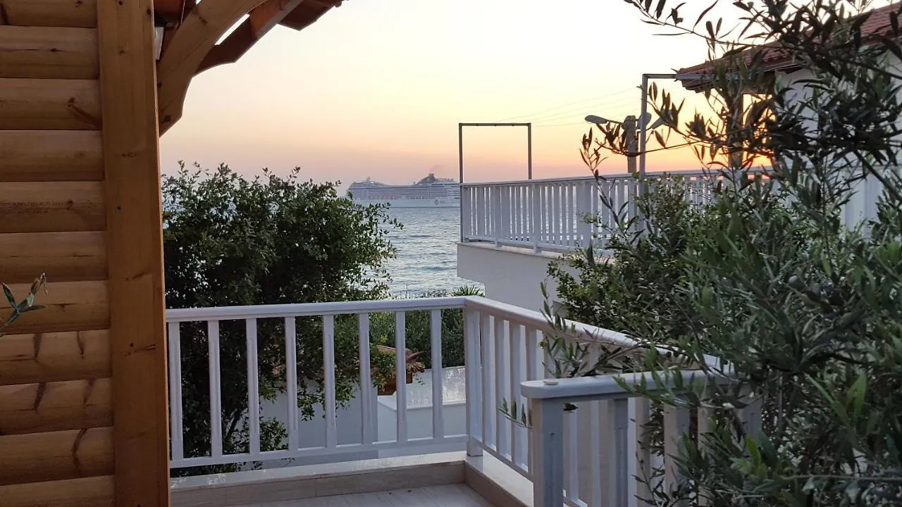Villa Skenderi Sarandë 0*,